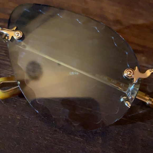 Gorgeous and Unique Chloe Sunglasses - Picture 4 of 9